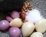 Foto langkah ke 2 dari resep Ayam Popcorn Goreng Bawang ala Chef Desi.