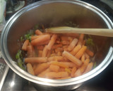 Foto del paso 3 de la receta: Crema de zanahoria con coles de Bruselas y panceta