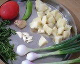 લીલી ડુંગળી અને બટેટાનું શાક(Lili dungli-bataka nu shak recipe in Gujarati) રેસીપી સ્ટેપ2ફોટો