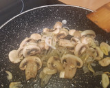 Foto del paso 3 de la receta: Salteado de champiñones con quinoa