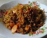 Foto langkah ke 5 dari resep Mie goreng alakadarnya.