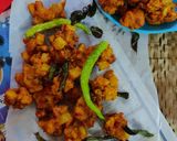 A picture of step 5 of Aloo pakoda.
