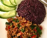 รูปขั้นตอนการทำที่ 3 ของ ผัดกระเพราไก่สับ (Stir fried minced chicken with hot basil)