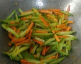 Foto langkah ke 4 dari resep Lodeh labu siam ikan asap pedas.