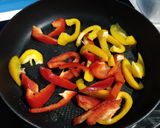 A picture of step 4 of Pork with Capsicum 青椒肉丝.