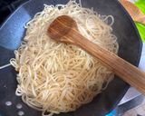 A picture of step 3 of Linguine w/Shrimp and veggies Stir Fry.