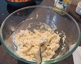 Foto del paso 3 de la receta: Arepa rellena de pollo y frijoles