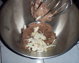 Foto del paso 16 de la receta: Tarta con mousseline de chocolate y ganache acompañada de helado