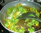 A picture of step 4 of Tomato methi leaves paratha.