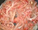 Foto del paso 3 de la receta: Tinga con carne para desebrar (puerco)