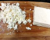Foto del paso 3 de la receta: Queso feta y mozzarella sobre patata con chorizo