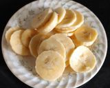 A picture of step 2 of Bread banana caramel.