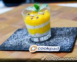 Foto del passaggio 4 della ricetta Cremoso di ricotta con gocce di cioccolato, pistacchi e purea di mango