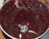 Foto del paso 1 de la receta: Bizcocho de remolacha y chocolate sobre culis de frambuesas