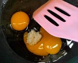 Foto langkah ke 1 dari resep Telur Orak Arik Bawang Putih.