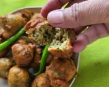 A picture of step 8 of Methi Pakoda.