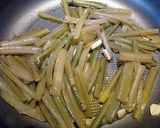 Foto del paso 6 de la receta: Kokotxas de Bacalao al Pil Pil con Borraja Salteada