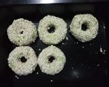 Foto langkah ke 4 dari resep Donat Pisang Wijen.