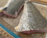 Foto del paso 1 de la receta: Corvina a la espalda con gulas y puré cremoso de patatas