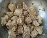 Hình bước làm 1 của món Sườn non kho trứng