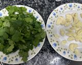 Foto del paso 1 de la receta: 511. Spaghetti integrales con tomillo y langostinos (principal pasta)