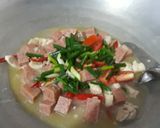 Foto langkah ke 7 dari resep Ayam Kornet Tumis Daun Bawang.