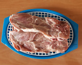 Foto del paso 2 de la receta: 61. Chuletas de aguja en salsa