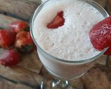 A picture of step 2 of Refreshing Strawberry milkshake.