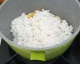 Foto langkah ke 2 dari resep Bola Bola Nasi Goreng (Utk Si Kecil).