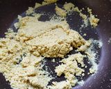 A picture of step 3 of Kesari Suji halwa.
