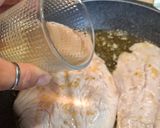 Foto del passaggio 2 della ricetta Pesce persico con pomodorini e olive