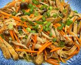 A picture of step 14 of Stir-Fried Tofu Skin with Oyster Sauce and Two Mushrooms.