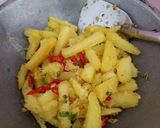 Foto langkah ke 4 dari resep Singkong Goreng Cabe Garam.