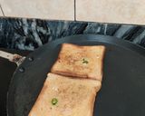A picture of step 3 of Garlic chilli butter toast.