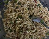 Foto langkah ke 4 dari resep Martabak Mie Kornet.