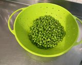Une image de l'étape 8 de Torsades rouges au lard, petits pois et Boursin®️.