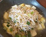 Foto langkah ke 2 dari resep Sayur Bening Toge Tahu.