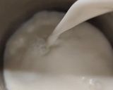 Foto del passaggio 1 della ricetta Crema di latte alla Carruba