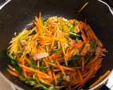 A picture of step 4 of Japanese Okinawa-island Fried Noodle.