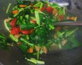 Foto langkah ke 6 dari resep Tumis Sawi Sosis Bakso.