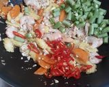 Foto langkah ke 4 dari resep Tumis udang sayur.