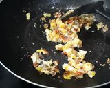 Foto langkah ke 4 dari resep Tumis Sosis Makaroni.