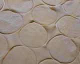 Foto del paso 3 de la receta: Empanadillas de dulce de membrillo y frutos secos