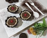 A picture of step 4 of Chocolate biscuit tart.