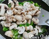 A picture of step 2 of Chilli Mushroom.