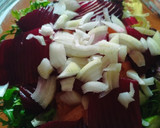 Foto del paso 3 de la receta: Ensalada mezclum con palmitos y remolacha 🥗
