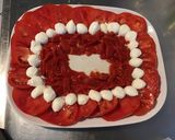 Une image de l'étape 5 de Salade de tomates et poivrons rouges grillés à la mozzarella et coriandre.