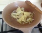 Foto del passaggio 2 della ricetta Linguine con sgombro al forno, crema di melanzana e buccia di melanzana fritta