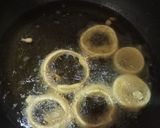 A picture of step 4 of Onion Rings Pakoda.