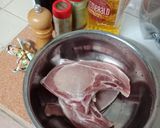 รูปขั้นตอนการทำที่ 1 ของ หมูทอดลมร้อน